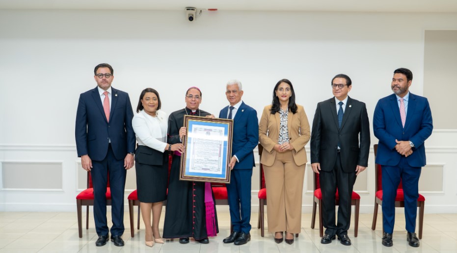 Acto de reconocimiento del Senado de la RD