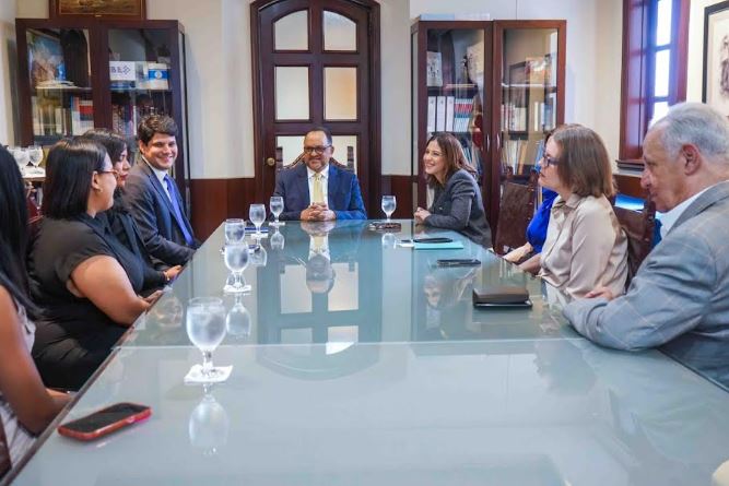 Ministerio de Justicia y UNIBE fortalecen cooperación en Justicia y Derechos Humanos