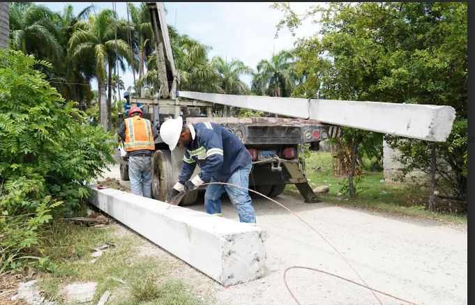 Edesur realiza trabajos de expansión de redes eléctricas en San Cristóbal con una inversión de RD$324.8 millones