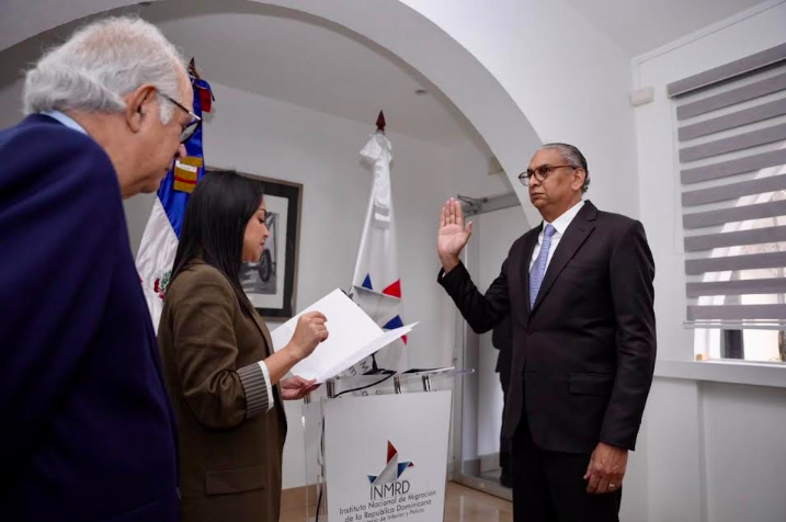 Faride Raful juramenta a José Benedicto Hernández como director del Instituto Nacional de Migración