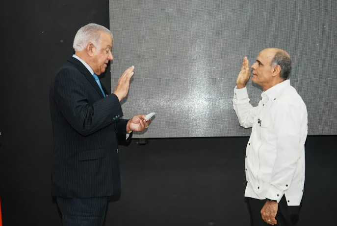 Carlos Manuel Paulino Cárdenas asume la presidencia de la CNE y la dirección ejecutiva de la Defensa Civil