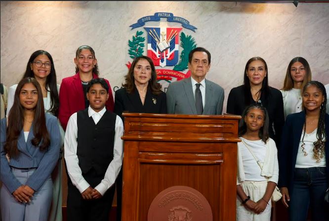 Estudiantes meritorios de la diáspora dominicana en España recorren el país en un viaje de aprendizaje y encuentro con sus raíces