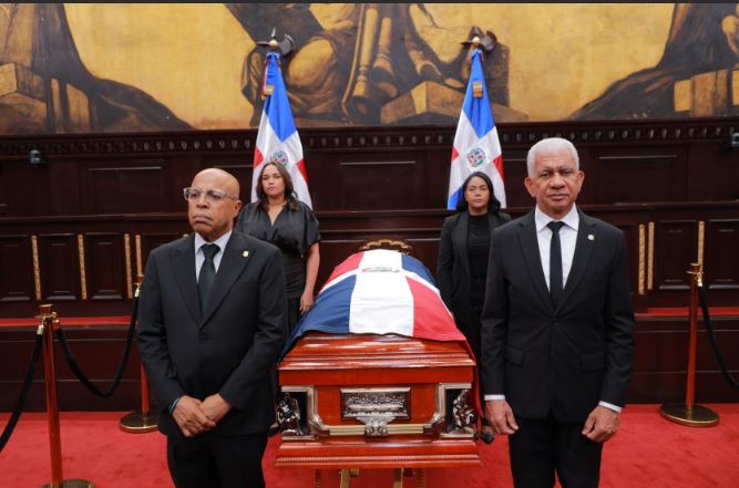 Legisladores rinden honras fúnebres a Jorge Frías y destaca su legado de servicio a su comunidad y al país