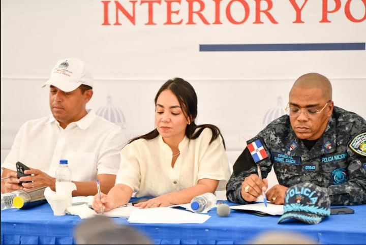 Faride Raful supervisa y refuerza intervención integral en Villas Agrícolas