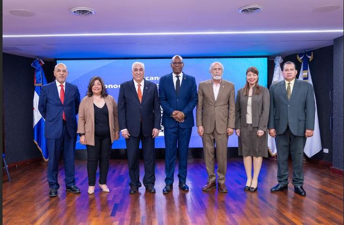 Aníbal de Castro Rodríguez, Alicia Álvarez, Erik Pérez Vega, Luis Pérez Novas,
Carlos Sangiovanni, Elsa María Moquete, Juan Francisco Viloria Santos.