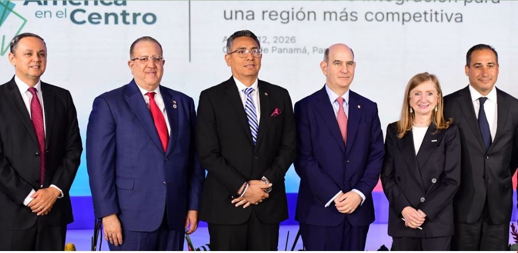 Ministros Magín Díaz y Yayo Sanz Lovatón participaron en el Diálogo ministerial