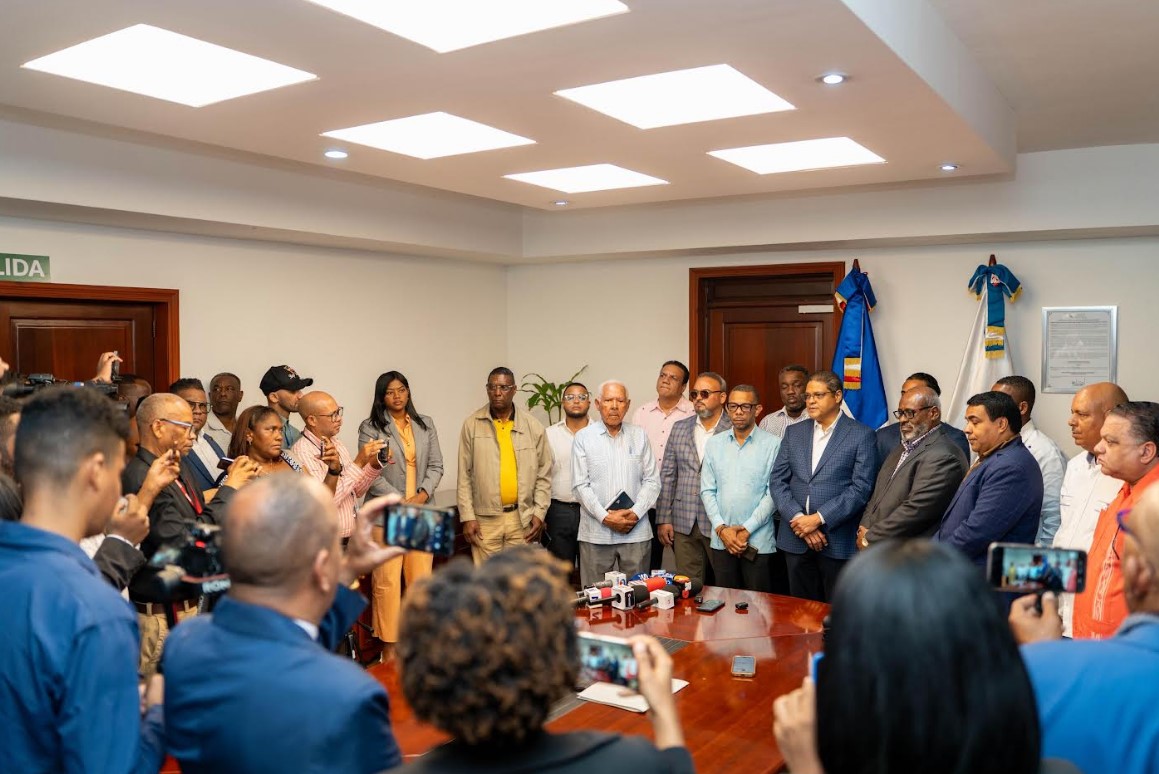 G-12 respalda gestión de Méndez y garantiza que no habrá aumento del pasaje en sus rutas