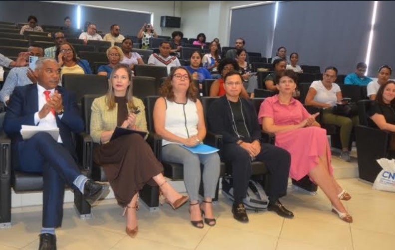 UASD aborda la ciber violencia y sus riesgos en el entorno digital