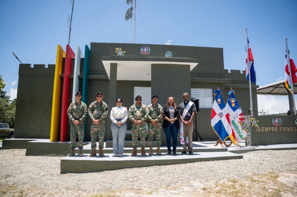 Ejército entrega remozado el emblemático puesto militar Pirámide 204 en la Sierra de Neyba