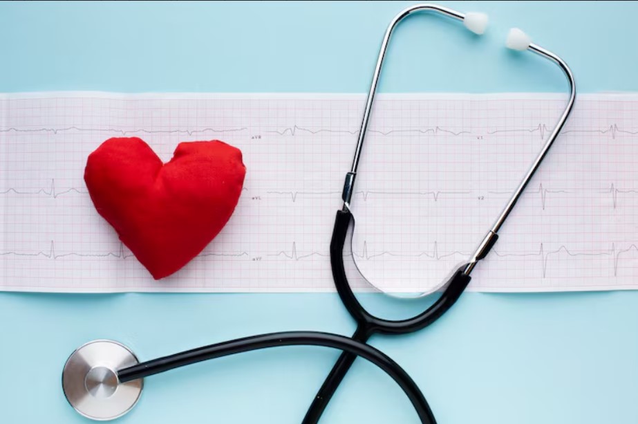 ¿Su corazón se acelera o se salta latidos? Conozca cuándo puede tratarse de una arritmia