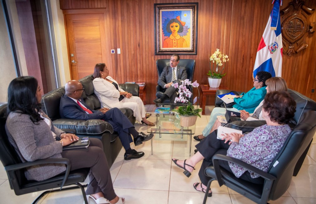 Rector Asjana David recibe a la cónsul dominicana en Marsella para fortalecer la formación de la diáspora