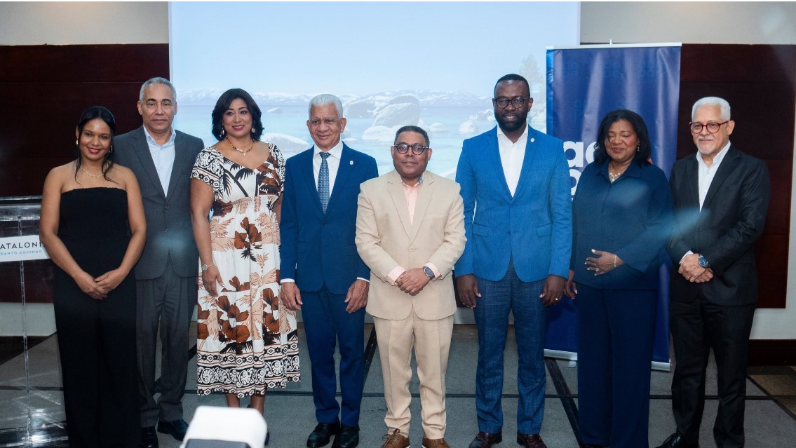 Fauto Polanco y el pasado presidente Severo Rivera juntos a otros invitados