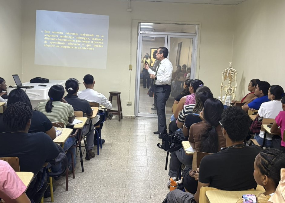 Rector Jorge Asjana David reafirma su compromiso con la docencia universitaria