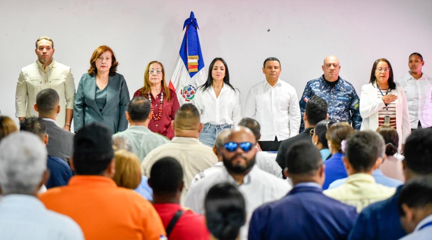 Mesa de seguridad escucha necesidades y coordina respuestas en Santiago Oeste
