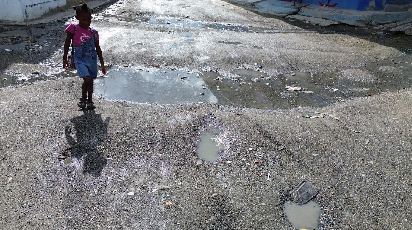 Situación de las calles en Cancino Adrentro, en Santo Domingo Este