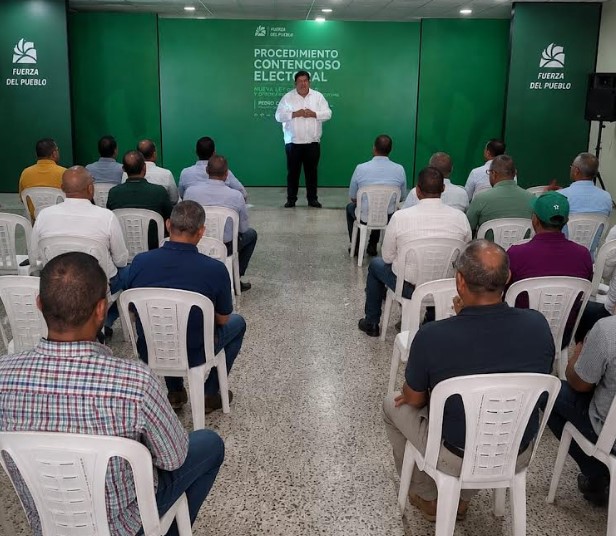 Fuerza del Pueblo fortalece formación electoral de abogados en Nagua