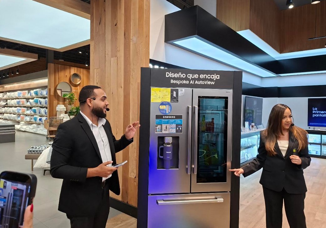 Samsung y Casa Cuesta presentan la nueva Bespoke AI AutoView, una refrigeradora inteligente que redefine la experiencia en el hogar