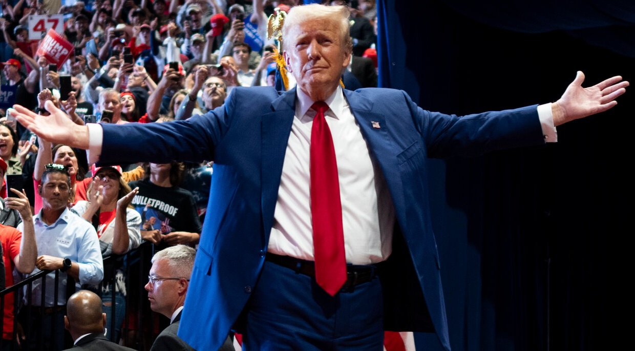 Trump viaja este viernes a Long Island apoyar a Blakeman candidato gonernador NY_ Hochul le aventaja por 10 puntos