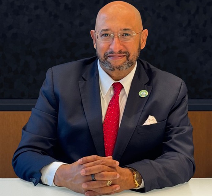 Eligen al dominicano Henry Garrido entre los 100 latinos más influyentes de NY