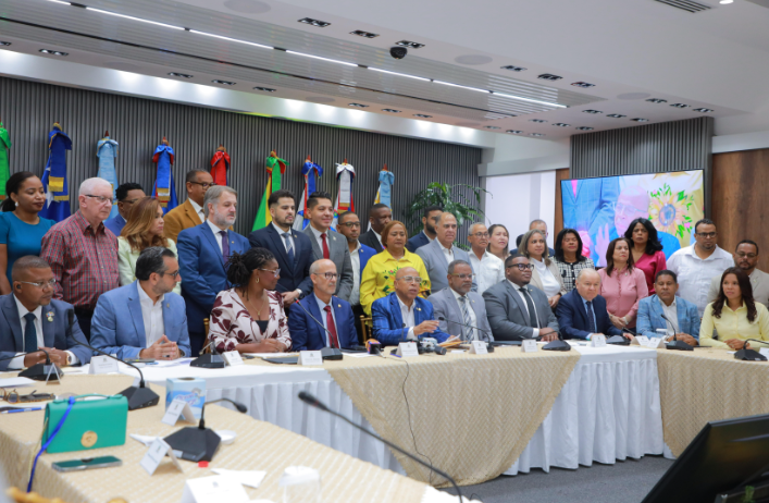 PARLATINO trata en RD el impacto del sargazo y el cambio climático en el Caribe