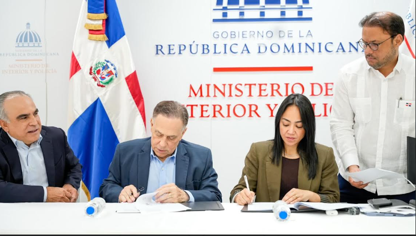 Interior y Policía gestiona terreno para nueva estación de bomberos en Haina