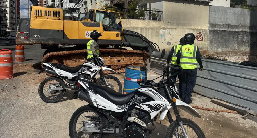 INTRANT multa a 15 empresas constructoras por obstrucción de la vía pública y uso de carril para vaciado de hormigón y disposición de materiales de construcción sin contar con el permiso correspondiente