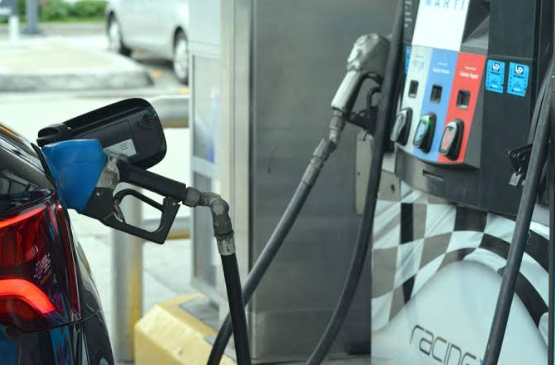 Aumentan RD$3.00 a la gasolina premium y RD$4.00 al gasoil