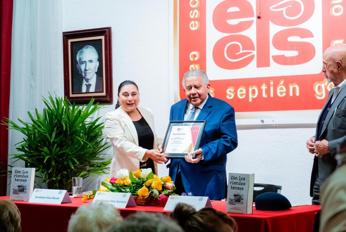 Embajador Juan Bolívar Díaz presenta en México sus memorias "Con las riendas tensas"