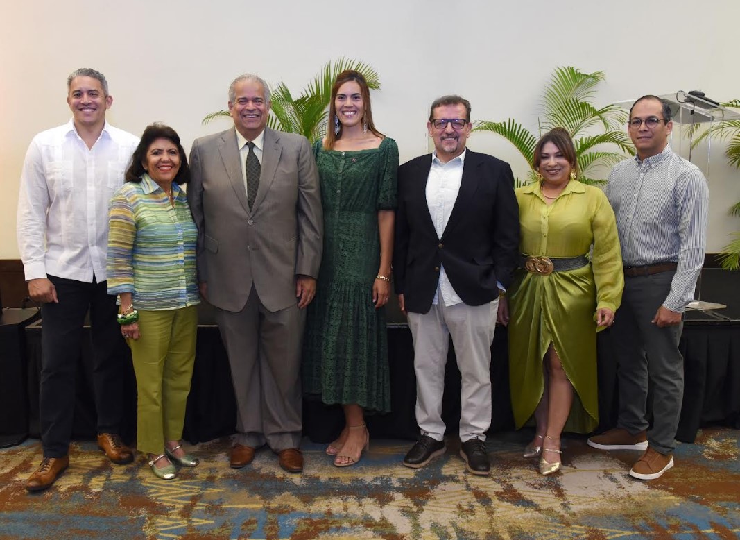 Pedro Vargas hijo, Lilin Suárez, Pedro Vargas, Paola Vargas, Alberto Martín, Yve Ramos, Alberto Belliard