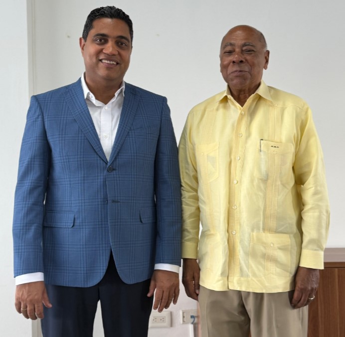 Ministro Kelvin Cruz entrega al voluntariado la administración del Palacio del Voleibol Ricardo Gioriber Arias