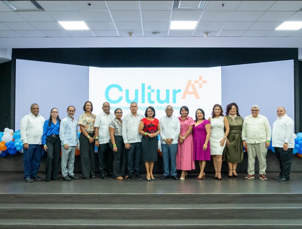 Cooperativa La Telefónica reconoce a 101 estudiantes con bonos educativos por su excelencia académica