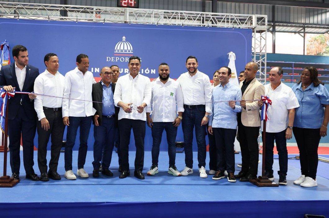 Ministro Kelvin Cruz entrega multiuso Antonio Duvergé del sector Honduras