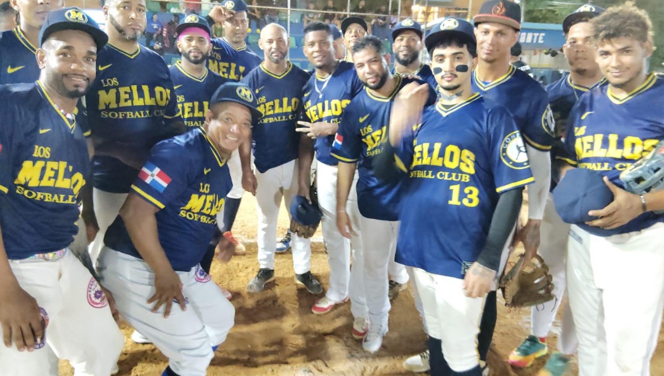 Los Mellos y Peña Gómez ganan y disputarán el liderazgo del Grupo A en el Softbol Rubén Pimentel