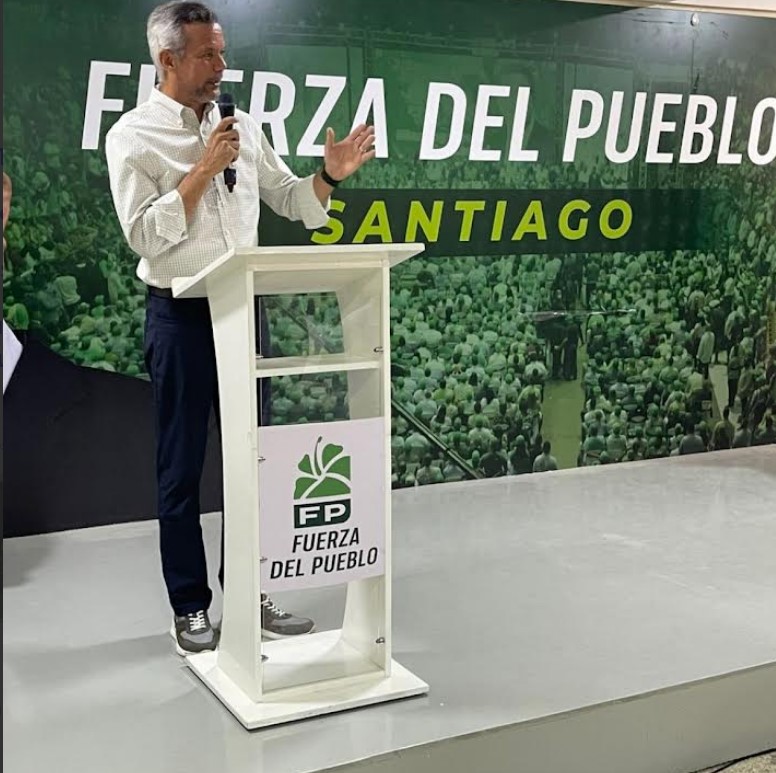 El presidente municipal de la Fuerza del Pueblo (FP) en Santiago, ingeniero Hamlet Otáñez