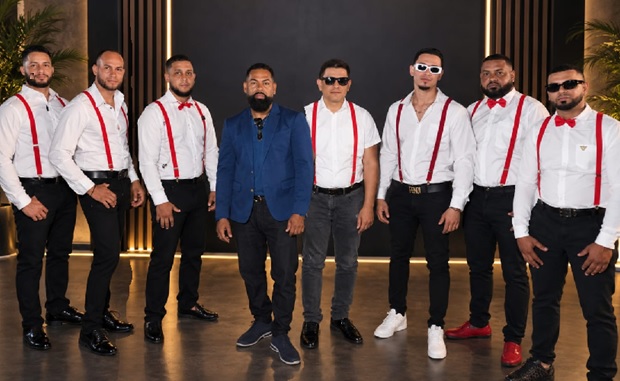 The New Flow Típico se apodera de la radio y discotecas de NY con su éxito Qué pasará