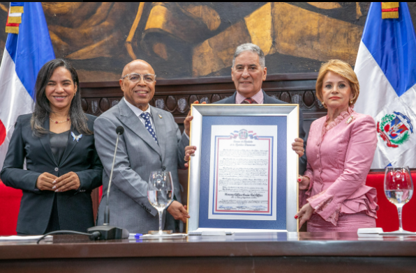 Alfredo Pacheco presidente de la Càmara d Diputados, Nini cafaro y la expresidenta de la Càmara de Diputados Lucìa Medina