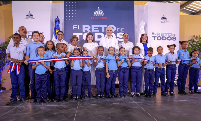 Estudiante destaca oportunidades de aprendizaje que ofrece nueva escuela entregada por el Gobierno en Ciudad Juan Bosch