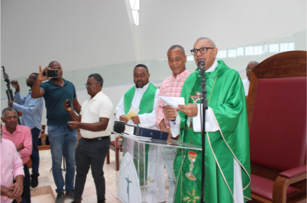 Fenatrano y rutas afiliadas entregan un millón de pesos para reparar y modernizar campanario de Iglesia San Juan Bautista de Bayaguana, Monte Plata