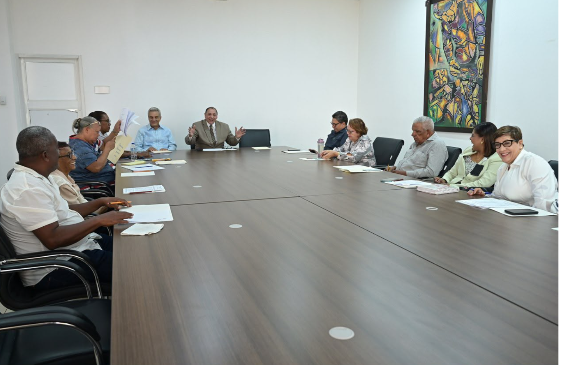 Ministerio de Trabajo anuncia aumento salarial de 25 % para operadores de máquinas pesadas del área agrícola