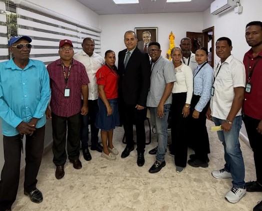 El Director del Trae recibe autoridades y comunitarios de la provincia de Azua