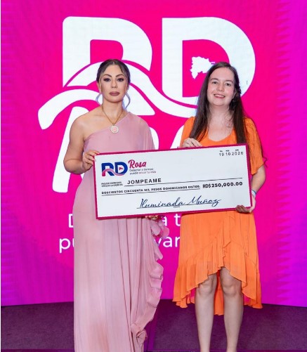 Iluminada Muñoz dona 500 mil pesos a dos fundaciones en apoyo a la lucha contra el cáncer