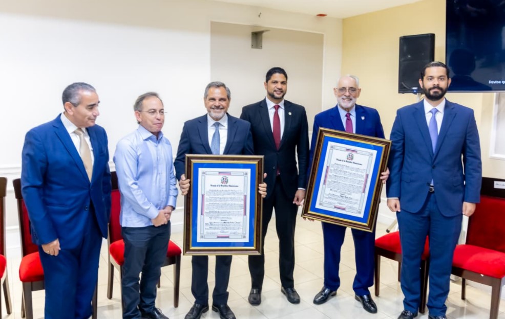 Senado reconoce a Vitelio Mejía y a Junior Noboa por sus aportes al deporte dominicano