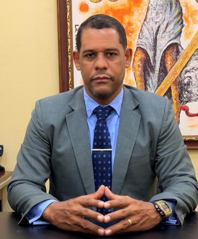 Jurista Oliver Moisés Batía Burgos