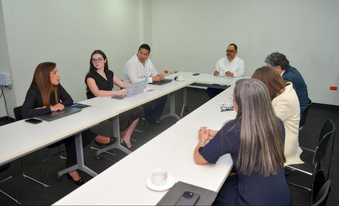 El ministro de Justicia, Antoliano Peralta Romero, recibió a Ana Cárdenas y Alejandro González-Arreola, representantes de World Justice Project (WJP)