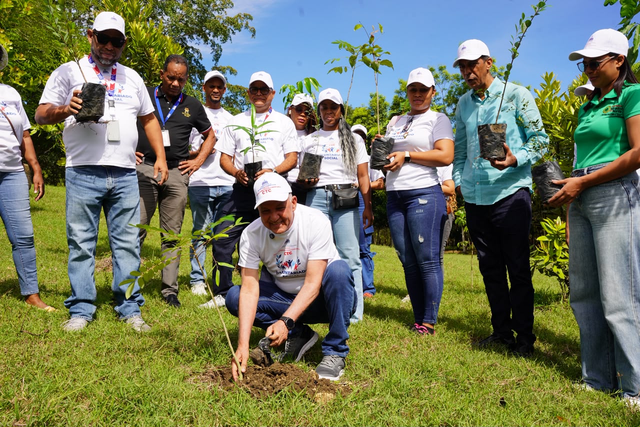 Voluntariado de los Centros Tecnológicos Comunitarios realiza jornada de reforestación