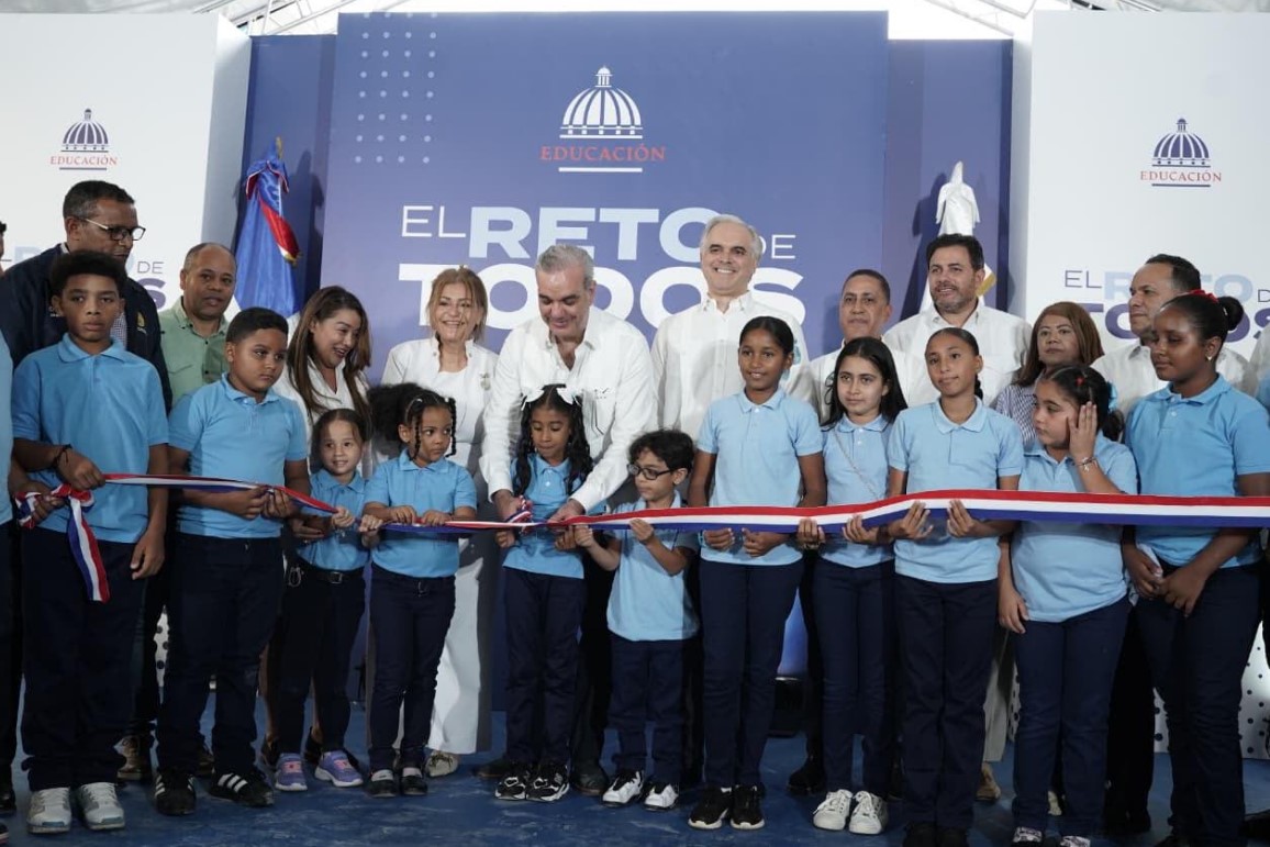 Estudiante destaca nuevas oportunidades que abre escuela entregada por el Gobierno en El Naranjal