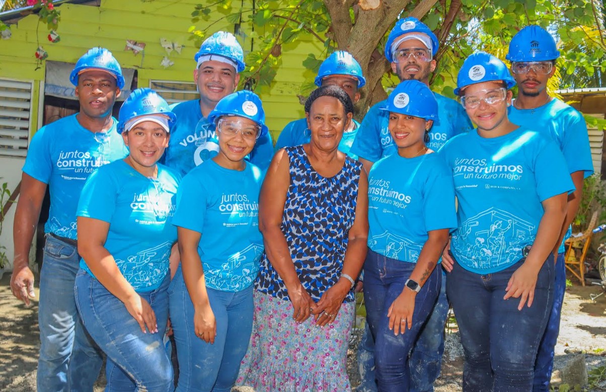 Reid & Compañía S. A. y Autocamiones S. A. transforman lvida de tres familias en San Cristóbal junto a Hábitat para la Humanidad República Dominicana