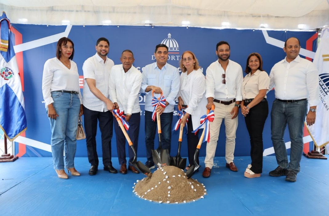 El ministro de Deportes, Kelvin Cruz