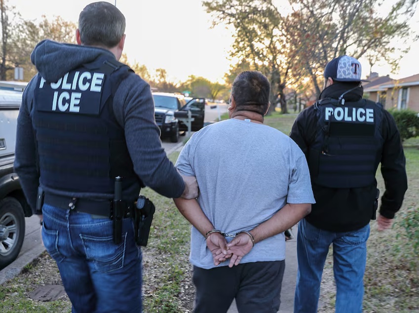 Trump ha deportado a casi un millón de personas, entre ellas dominicanos_ ICE planea aumentar arrestos y deportaciones